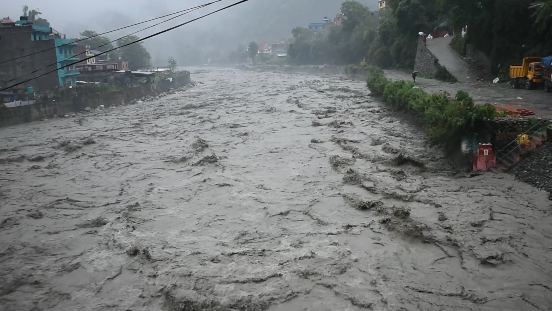 मनसुनको आगमनसँगै विभिन्न स्थानमा बाढी-पहिरो